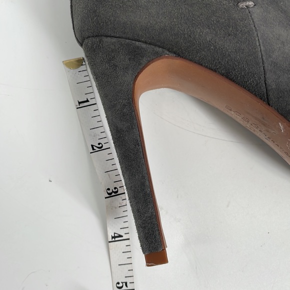 EUC- BCBGeneration Cassia Gray Peep Toe Suede Bootie Size 7M - Picture 6 of 16